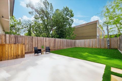 Tiny photo for 620 W 25th Street, Houston, TX 77008 (MLS # 87078948)