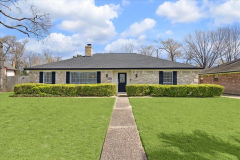 Photo of 4530 T C Jester Boulevard, Houston, TX 77018 (MLS # 34551993)