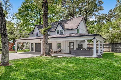 Photo of 819 Sentinel Oaks Rd, Pinehurst, TX 77362 (MLS # 17620020)