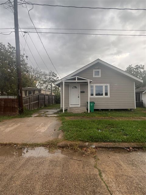 Photo of 1208 Pine Street, Baytown, TX 77520 (MLS # 74654755)