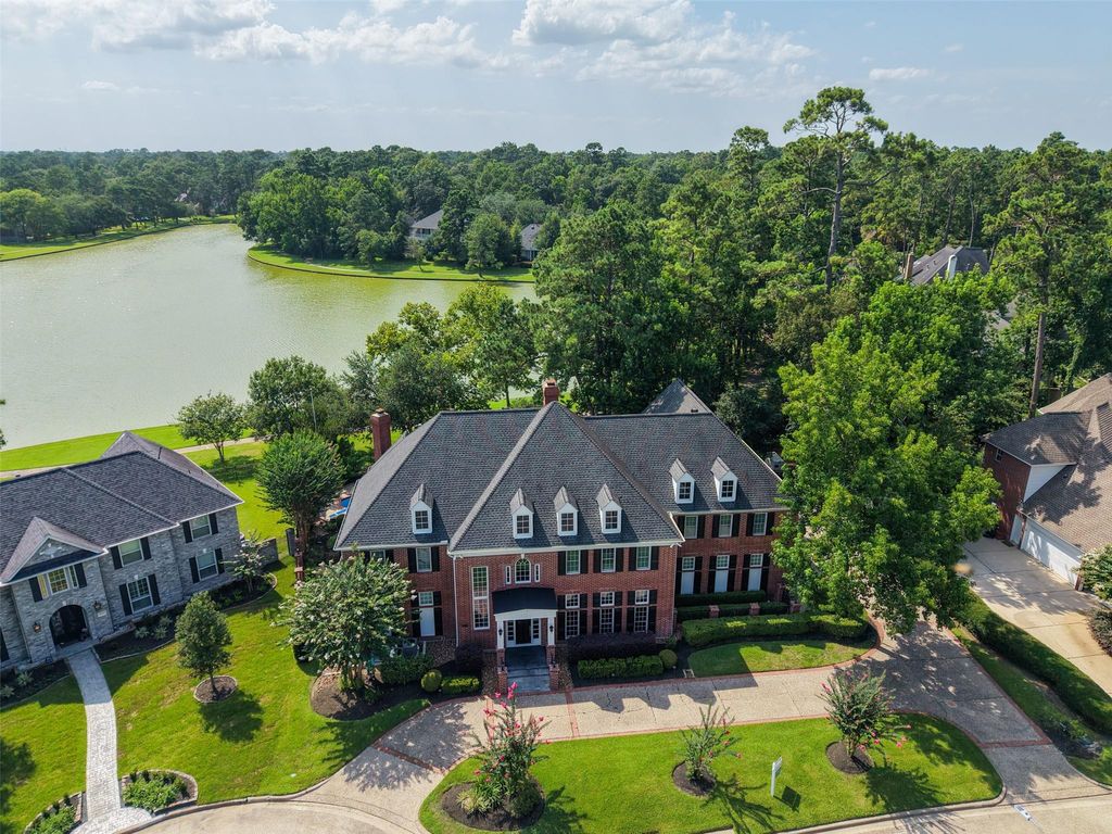Photo of 5607 Walnut Point Drive, Houston, TX 77345 (MLS # 51844397)