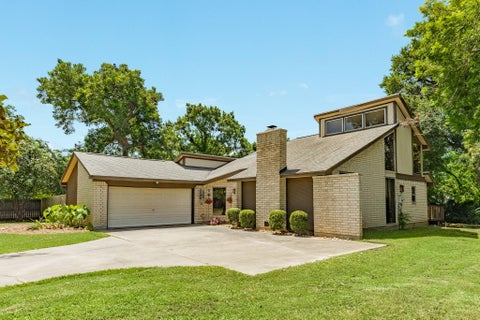 Photo of 101 Huckleberry Drive, Lake Jackson, TX 77566 (MLS # 77011702)