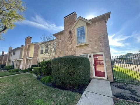 Photo of 14771 Perthshire Road, Houston, TX 77079 (MLS # 66516110)