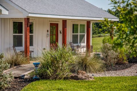 Photo of 3520 Bluebonnet Boulevard, Brenham, TX 77833 (MLS # 35344579) Photo of 3520 Bluebonnet Boulevard, Brenham, TX 77833 (MLS # 35344579)