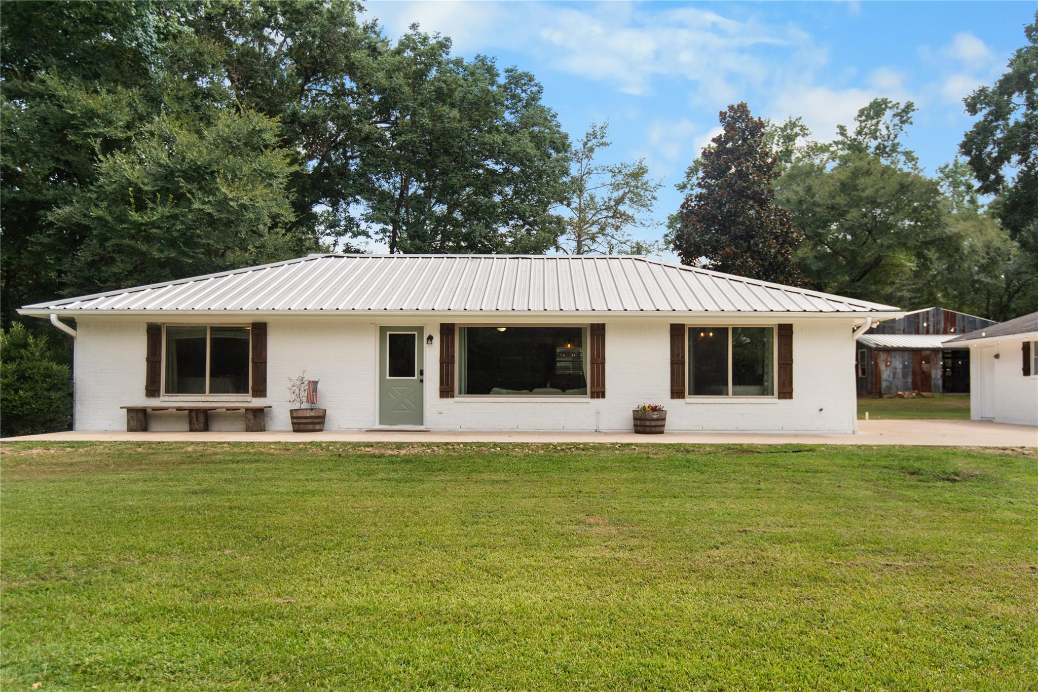 22117 Magnolia Hills Drive