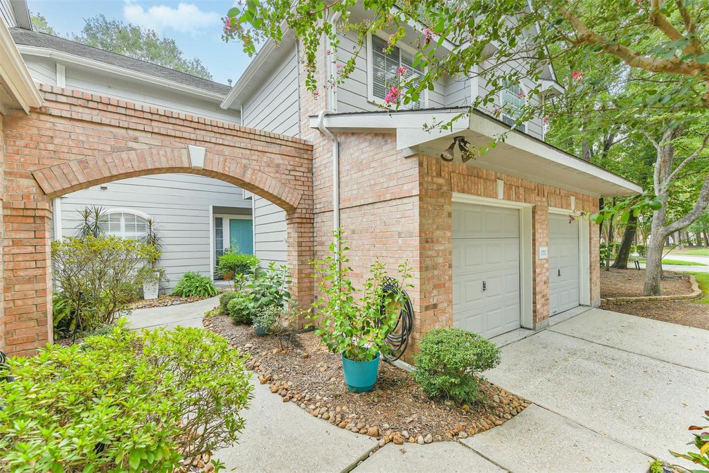 Photo of 1702 Pinnacle Drive, Houston, TX 77339 (MLS # 20207783)