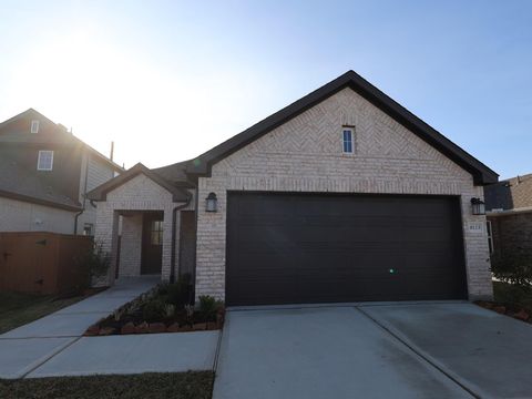 Homes For Sale - 8123 Kay Harbor Drive<br/> Cypress, TX 77433