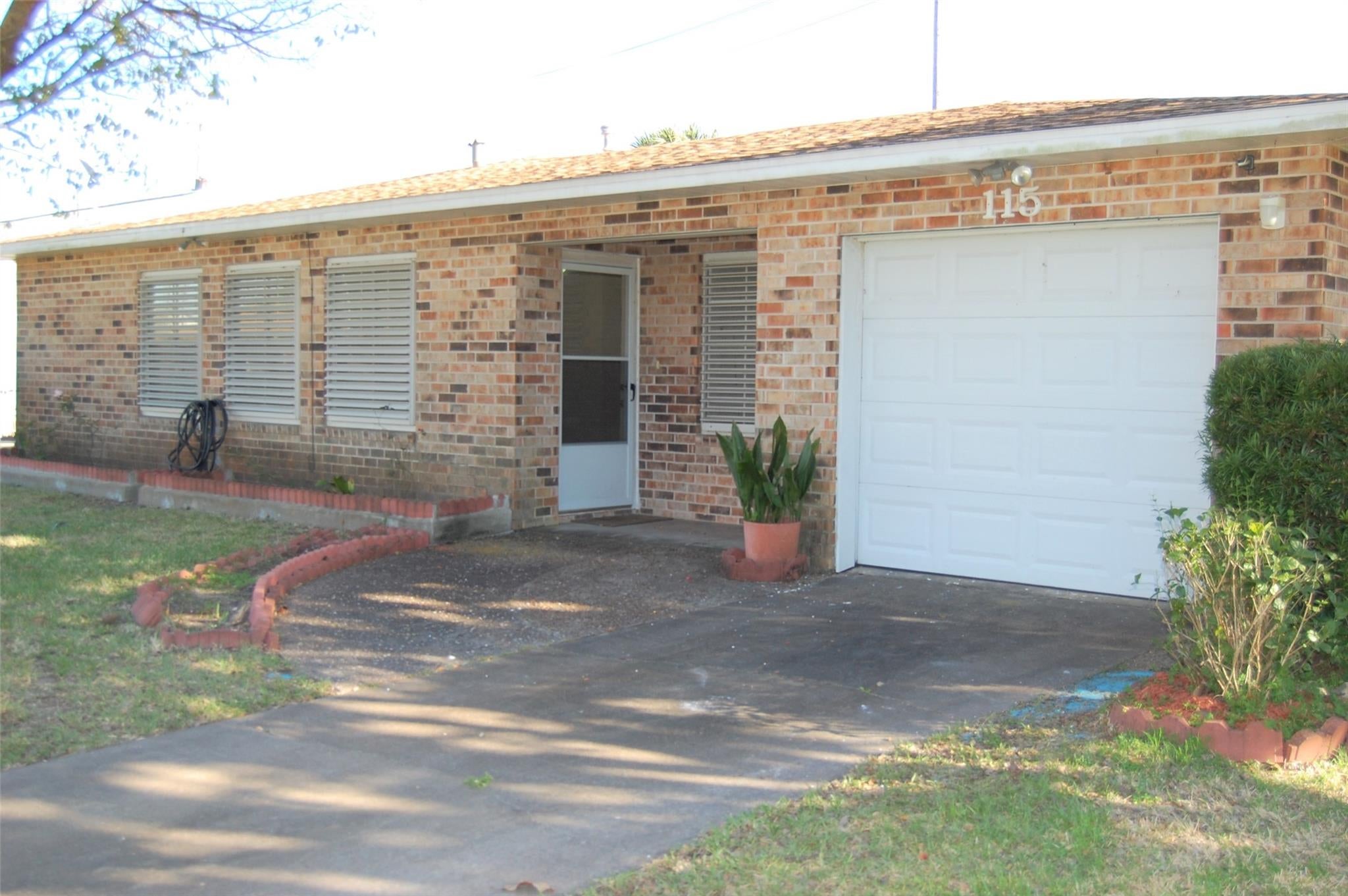 115 Barracuda Avenue