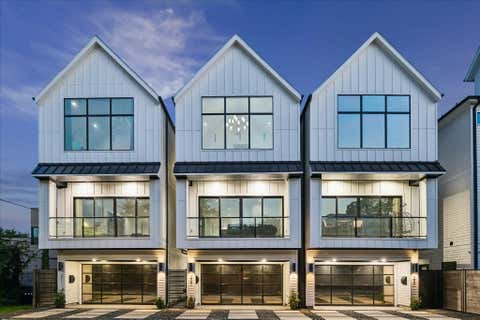 Photo of 209 W 10th 1/2 Street, Houston, TX 77008 (MLS # 72138791)