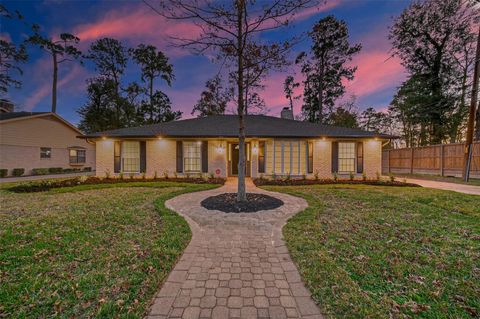 Photo of 902 Kingsbridge Road, Houston, TX 77073 (MLS # 11036901)