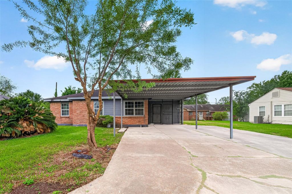 Photo of 8666 Candy Street, Houston, TX 77029 (MLS # 83005448)
