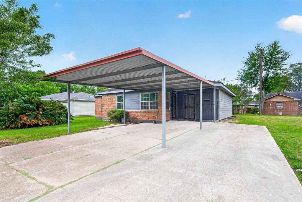 Photo of 8666 Candy Street, Houston, TX 77029 (MLS # 83005448)