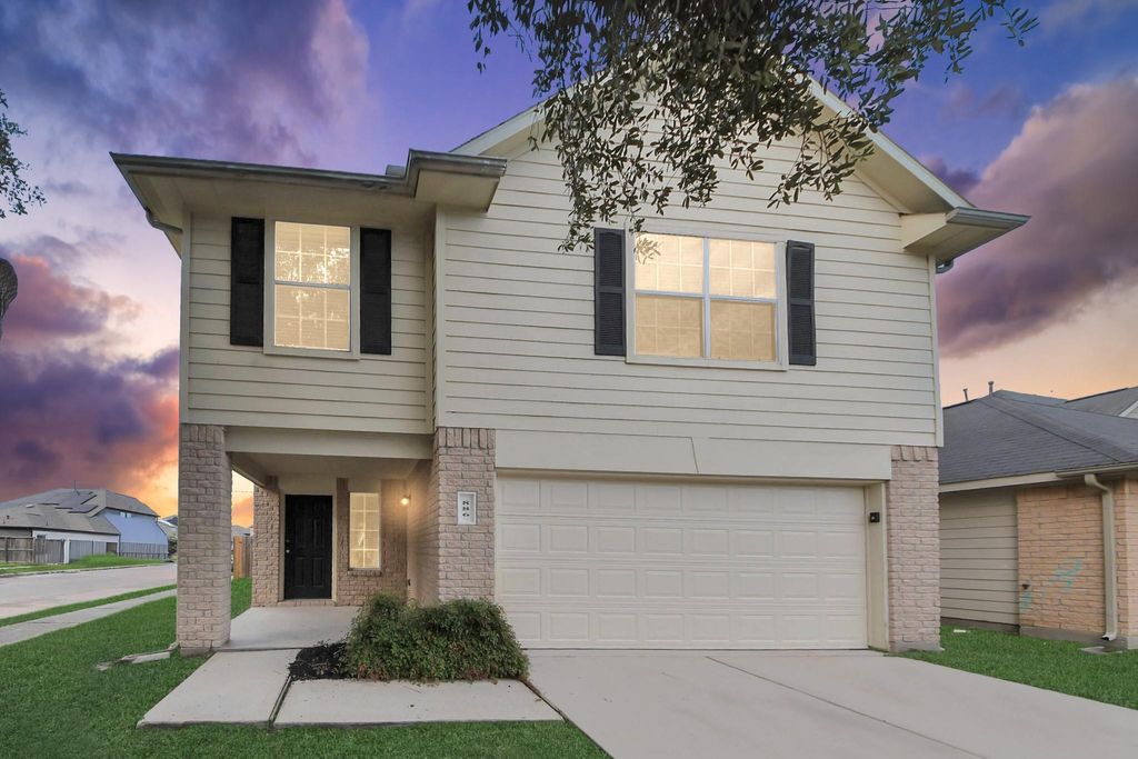 Photo of 886 Darbydale Crossing Lane, Houston, TX 77090 (MLS # 72140823)