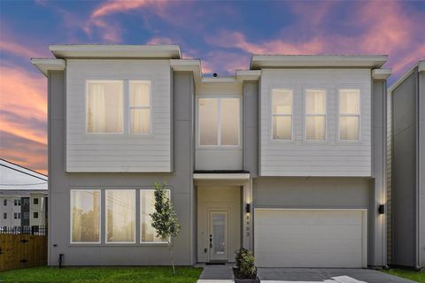 Photo of 8916 Knoll Branch Dr Drive, Houston, TX 77080 (MLS # 68693606)