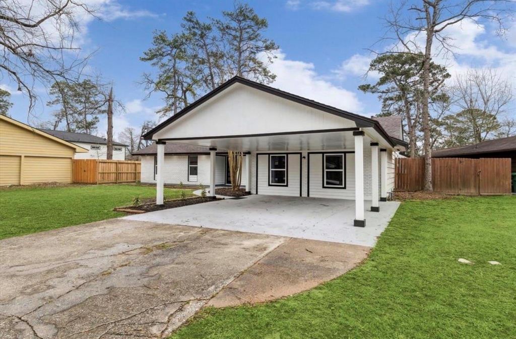 Photo of 1210 Burning Tree Road, Kingwood, TX 77339 (MLS # 37247808)