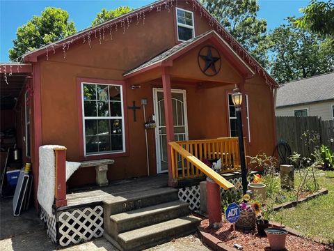 Photo of 2317 35th Avenue N, Texas City, TX 77590 (MLS # 90442103)