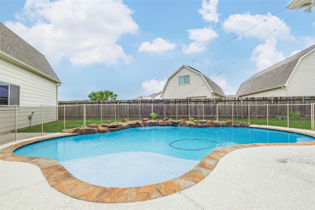Photo of 6811 Gonzales Point, Manvel, TX 77578 (MLS # 75264906)
