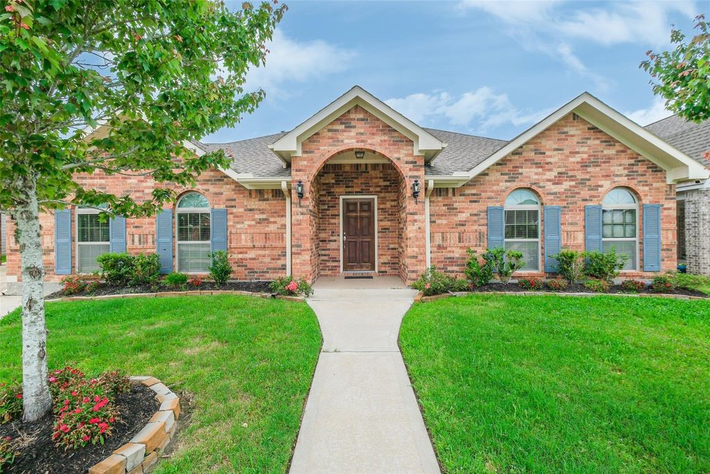 Photo of 6811 Gonzales Point, Manvel, TX 77578 (MLS # 75264906)
