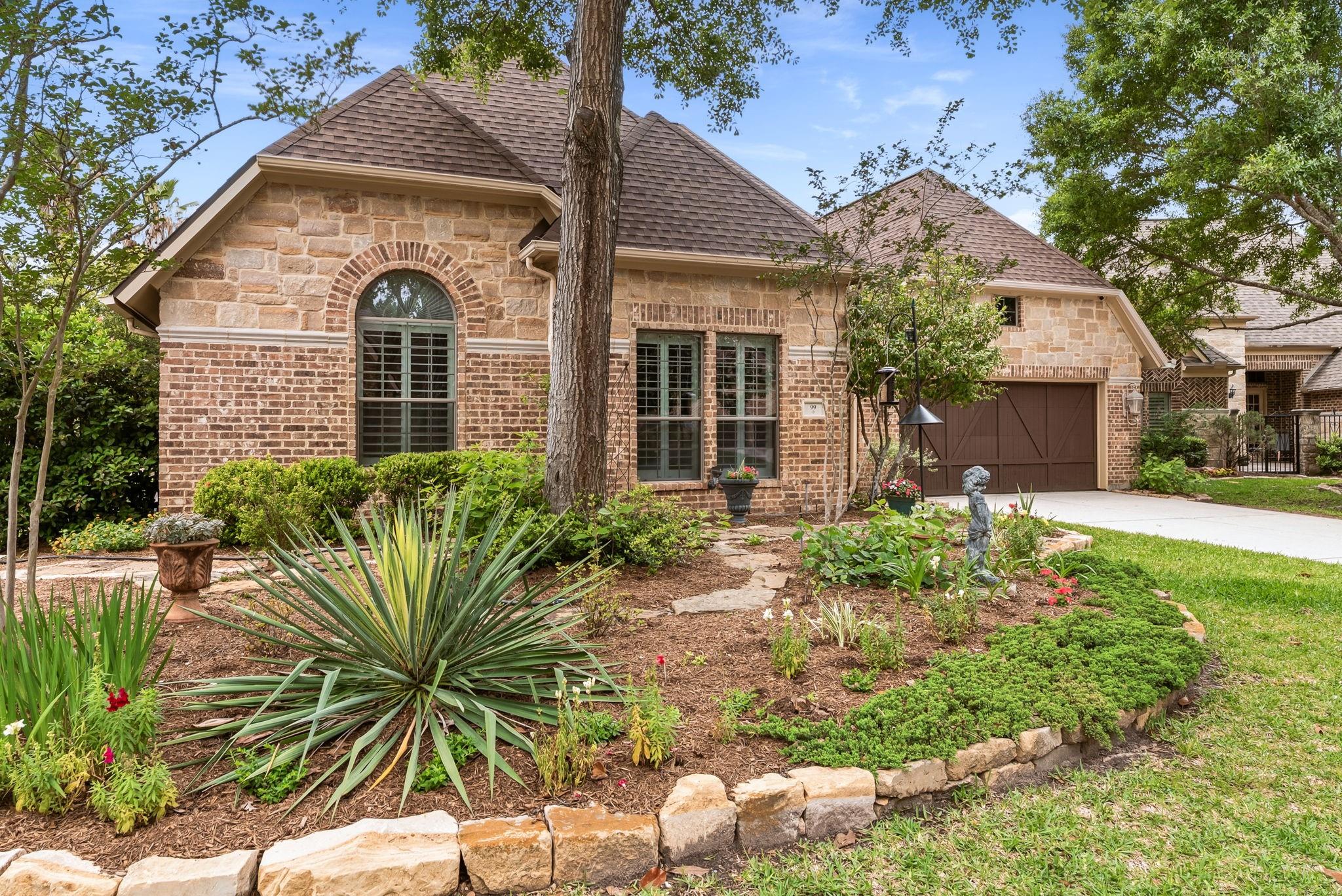 99 N Mews Wood Court