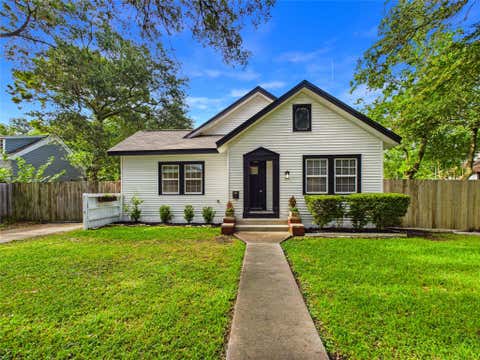 Photo of 24 11th Avenue N, Texas City, TX 77590 (MLS # 85317637)