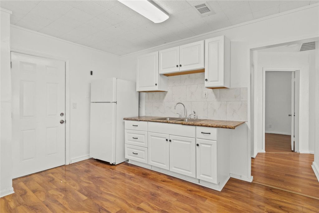 Photo of 605 Pearl Street, Baytown, TX 77520 (MLS # 23567833)