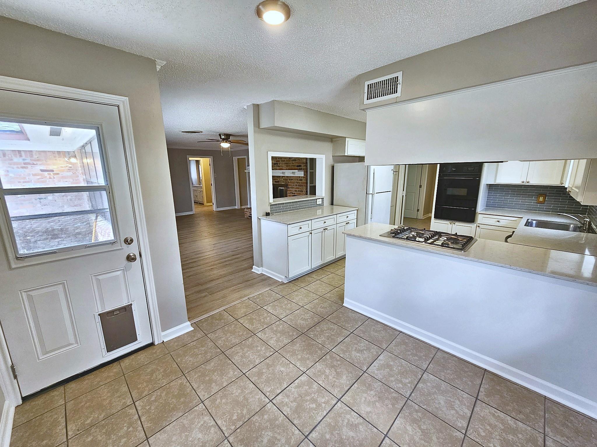 3040 Longwood Lane