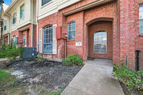 Photo of 2710 Grants Lake Boulevard #L8, Sugar Land, TX 77479 (MLS # 27961855)