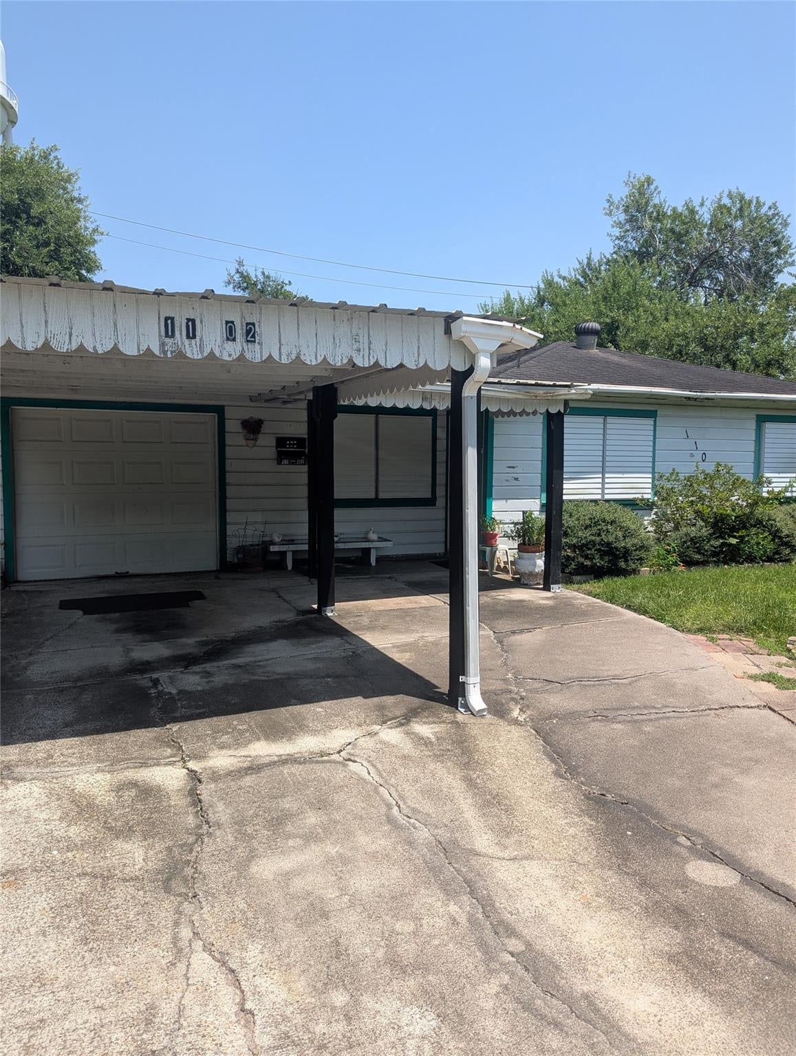 1102 Appomattox Drive N