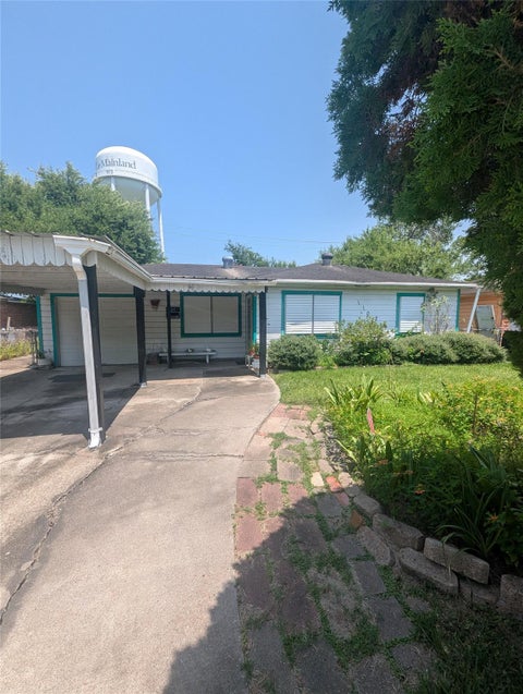 Photo of 1102 Appomattox Drive N, Texas City, TX 77591 (MLS # 46770292)