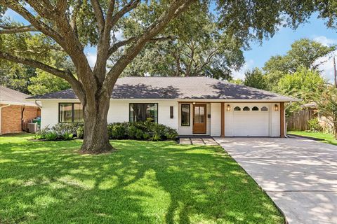 Photo of 2319 Cheshire Lane, Houston, TX 77018 (MLS # 79314654)