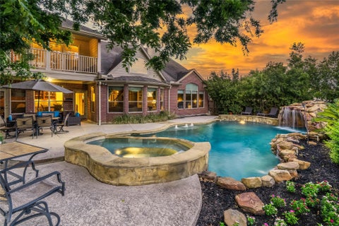 Homes For Sale - 7914 Chianti Court<br/> Sugar Land, TX 77479