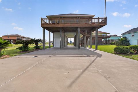 Photo of 844 Eastview, Crystal Beach, TX 77650 (MLS # 61823207)