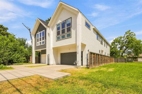 Townhouse For Rent - 4217 Hare Street #B<br/> Houston, TX 77020