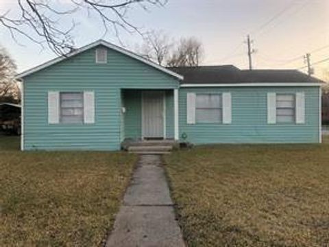 902 Thomas Avenue Pasadena TX 77506