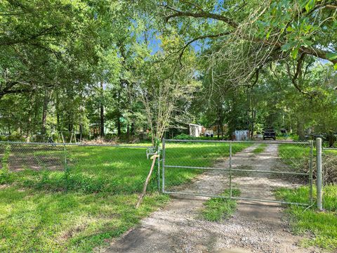 Homes For Sale - 103 Lone Pine Drive<br/> Huffman, TX 77336