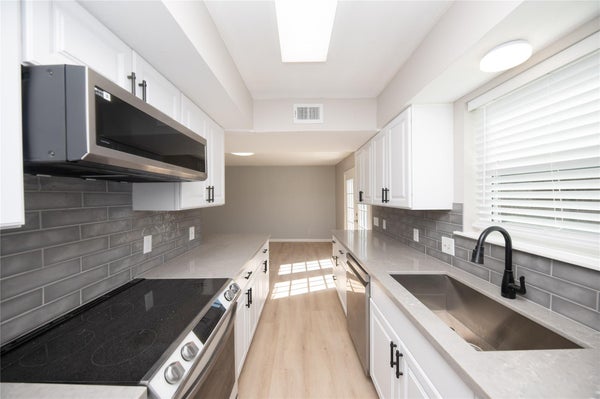 4220 BELLE PARK DR, HOUSTON, TX 77072 - Image 38f6312a4a9d7d6b6d1404e7bb0e7a8f/3955954698