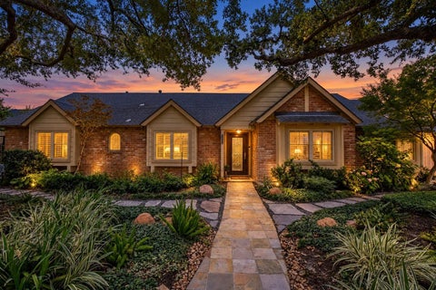 Photo of 2911 Fontana Drive, Houston, TX 77043 (MLS # 32047255)