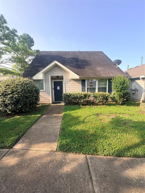 Photo of 11931 Chanteloup Drive, Houston, TX 77047 (MLS # 15216917)