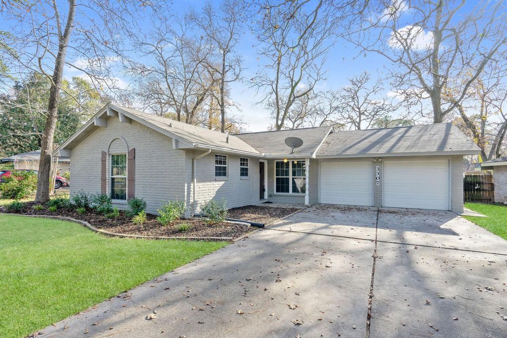 Photo of 3307 Roaming Woods Ln, Spring, TX 77380 (MLS # 68622236)