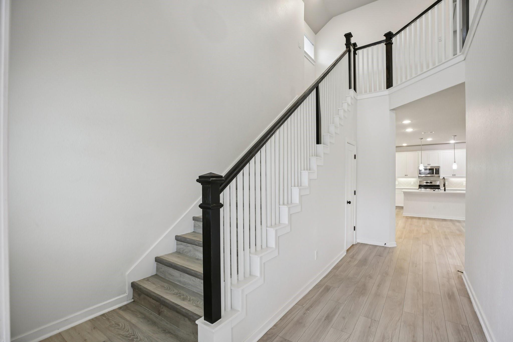 6015 Bridle Gate Trail