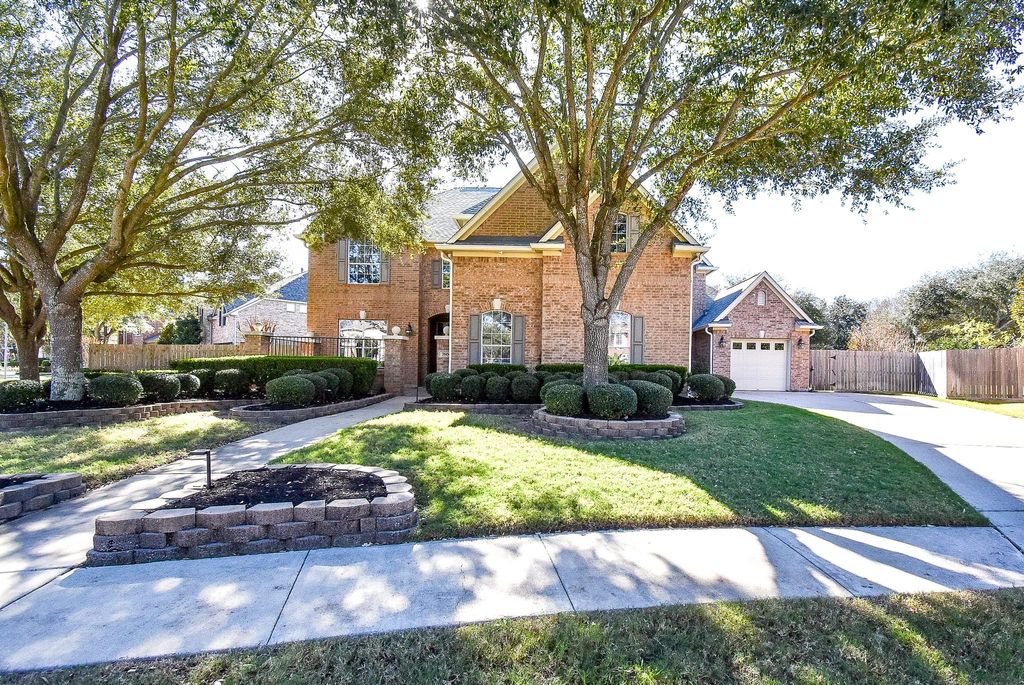 Photo of 7606 Hampden Court, Sugar Land, TX 77479 (MLS # 20542329)