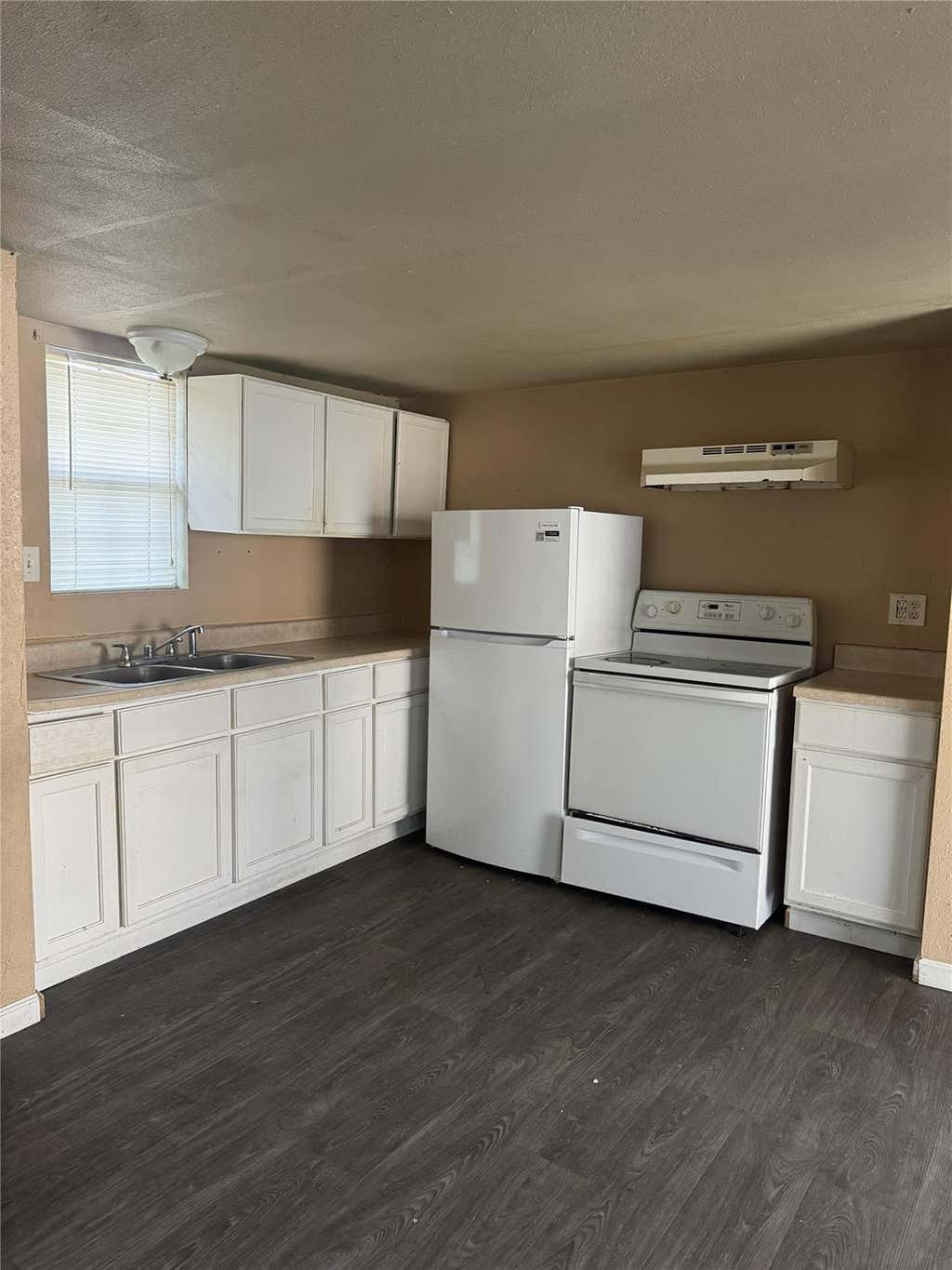 Photo of 886 Queenswood, Montgomery, TX 77316 (MLS # 15426549)