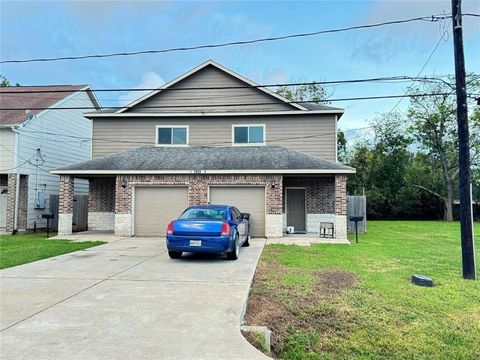 Photo of 3920 Davenport Street #B, Houston, TX 77051 (MLS # 25322000)