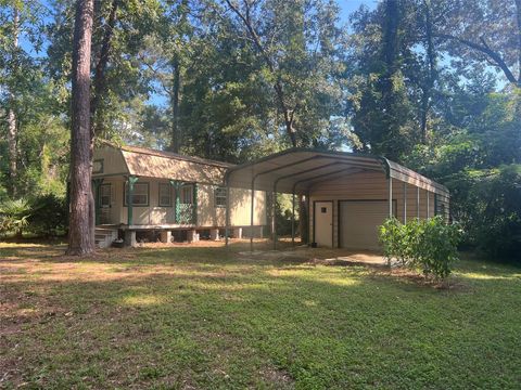 Photo of 810 Ivanhoe Drive, Ivanhoe, TX 75979 (MLS # 10920232)