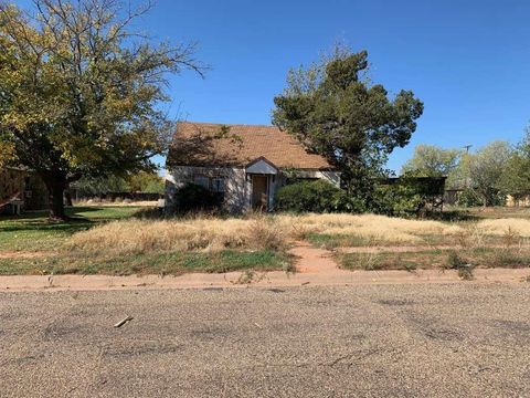 Homes For Sale - 817 Miller Avenue<br/> Dickens County, Spur, TX 79370