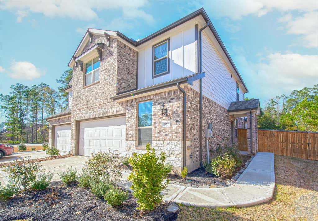 Photo of 107 Silver Sky Court, Conroe, TX 77304 (MLS # 23684275)