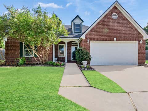 Photo of 121 Jamestown Avenue, Clute, TX 77531 (MLS # 50791336)