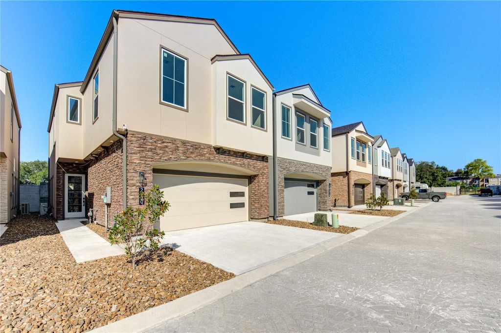 Photo of 2920 El Fenice Lane, Houston, TX 77057 (MLS # 9510905)