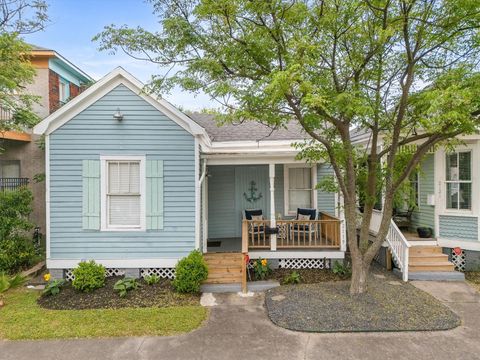 Photo of 2119 Avenue P, Galveston, TX 77550 (MLS # 10809297)