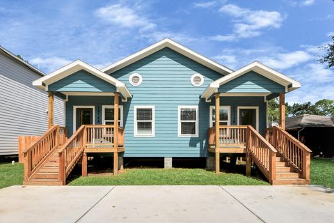 Photo of 1314 W Willis Street #B, Alvin, TX 77511 (MLS # 89225380)